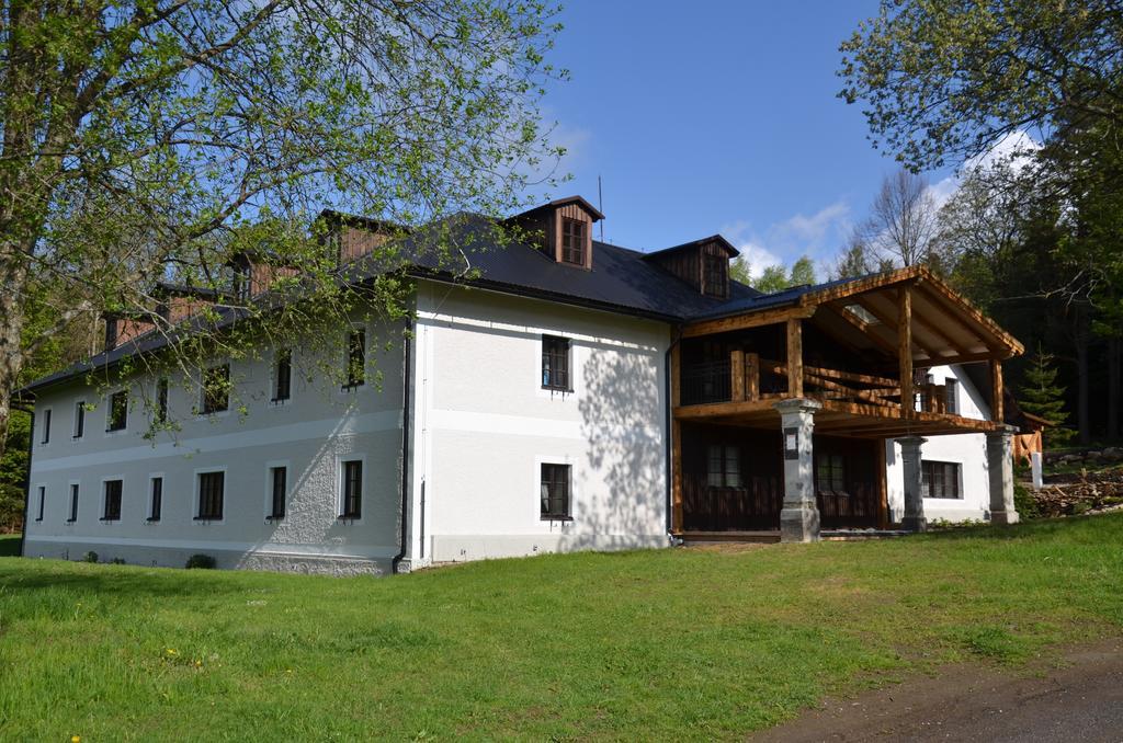 Penzion Modry Jelen Lipno nad Vltavou Exterior photo